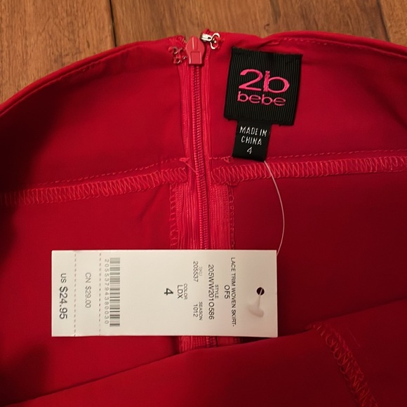 New! NWT 2b Bebe beautiful red skirt with side black lace size 4 - Picture 2 of 12